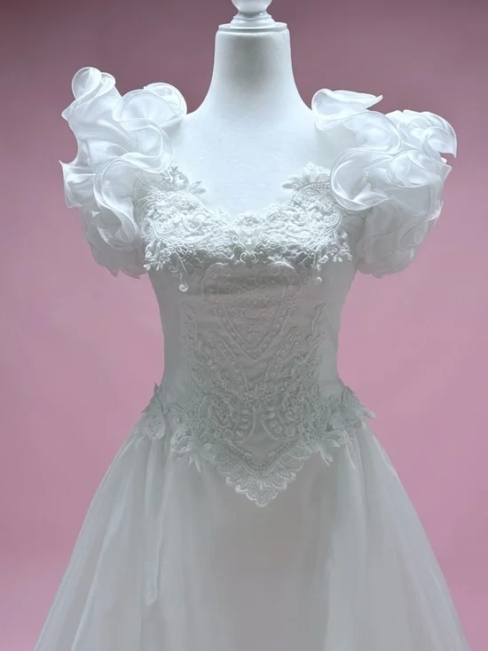 Elegant White Vintage Lace Ballgown Wedding Dress - Picture 2 of 15